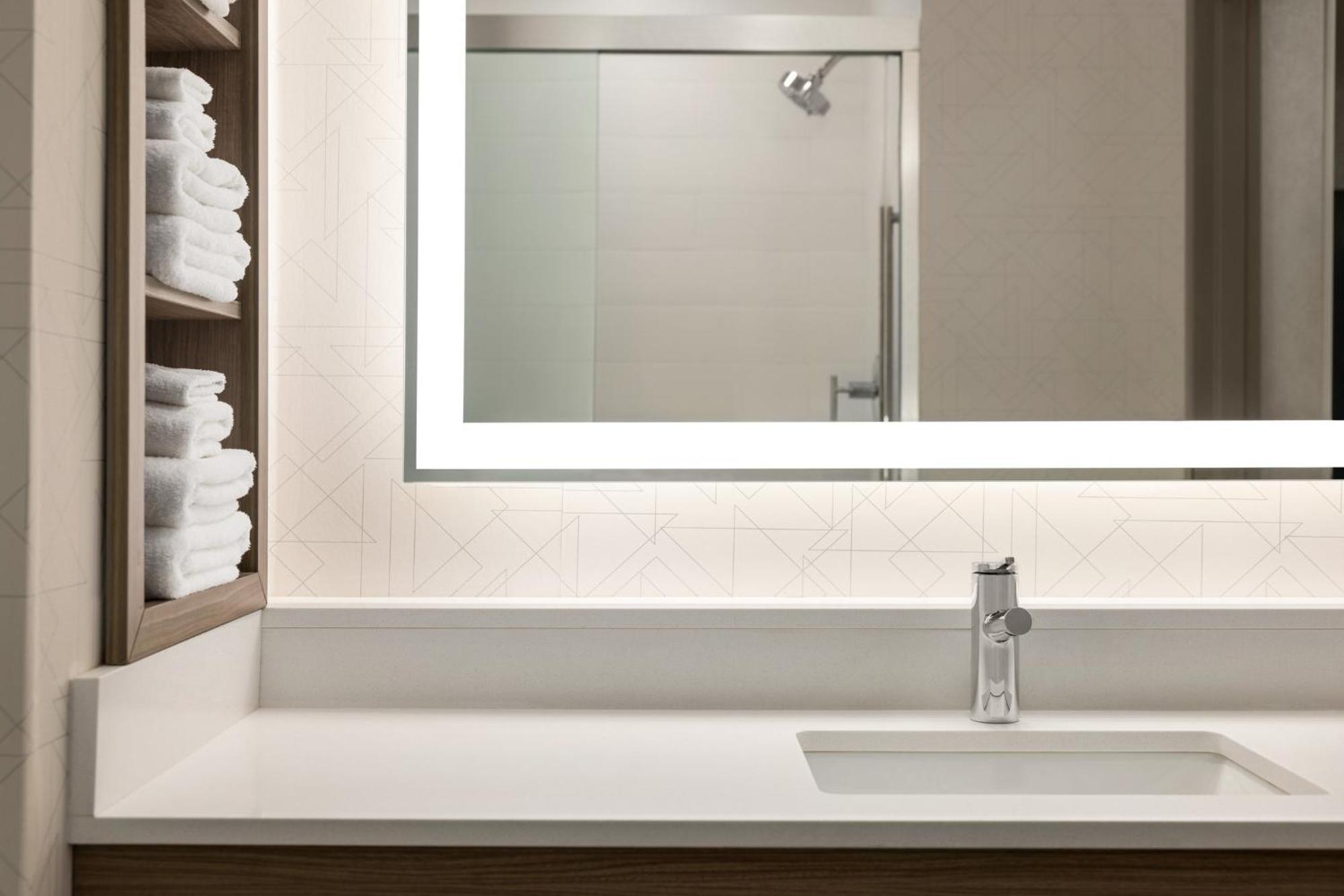 Holiday Inn Express Syracuse Airport By Ihg North Syracuse Εξωτερικό φωτογραφία